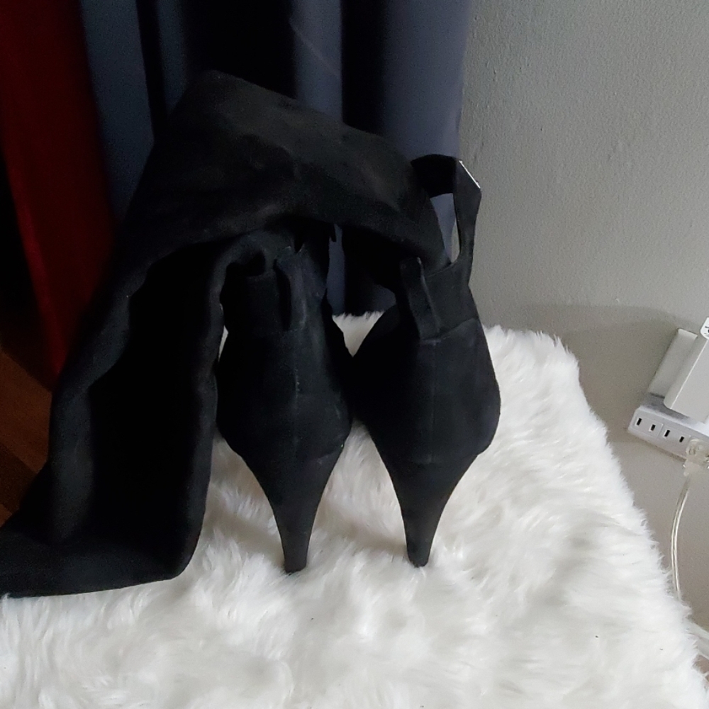 Boots - Picture 2 of 5